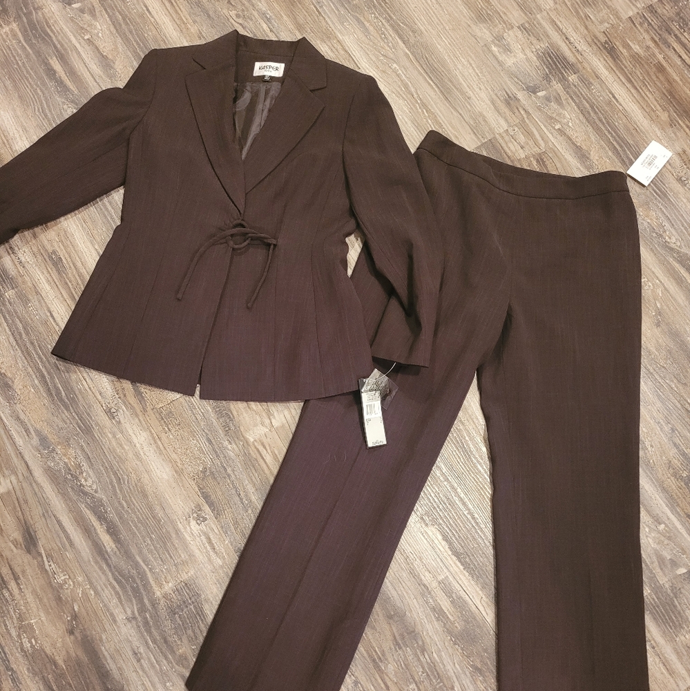 NEW Kasper Classics Women's Career Brown  2 Piece Pant Suit Sz 8 petite